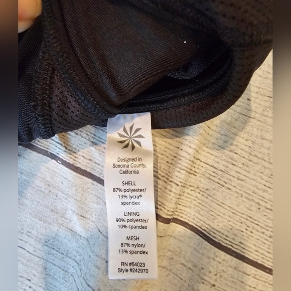 Athleta •Size Small• Black Sports Bra Medium Support Wirefree - Picture 8 of 8